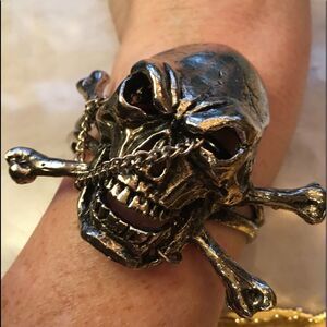 ☠️ - 🎃 RUSTIC SKULL Cuff! It’ Heavy Duty & Rocker Scary!